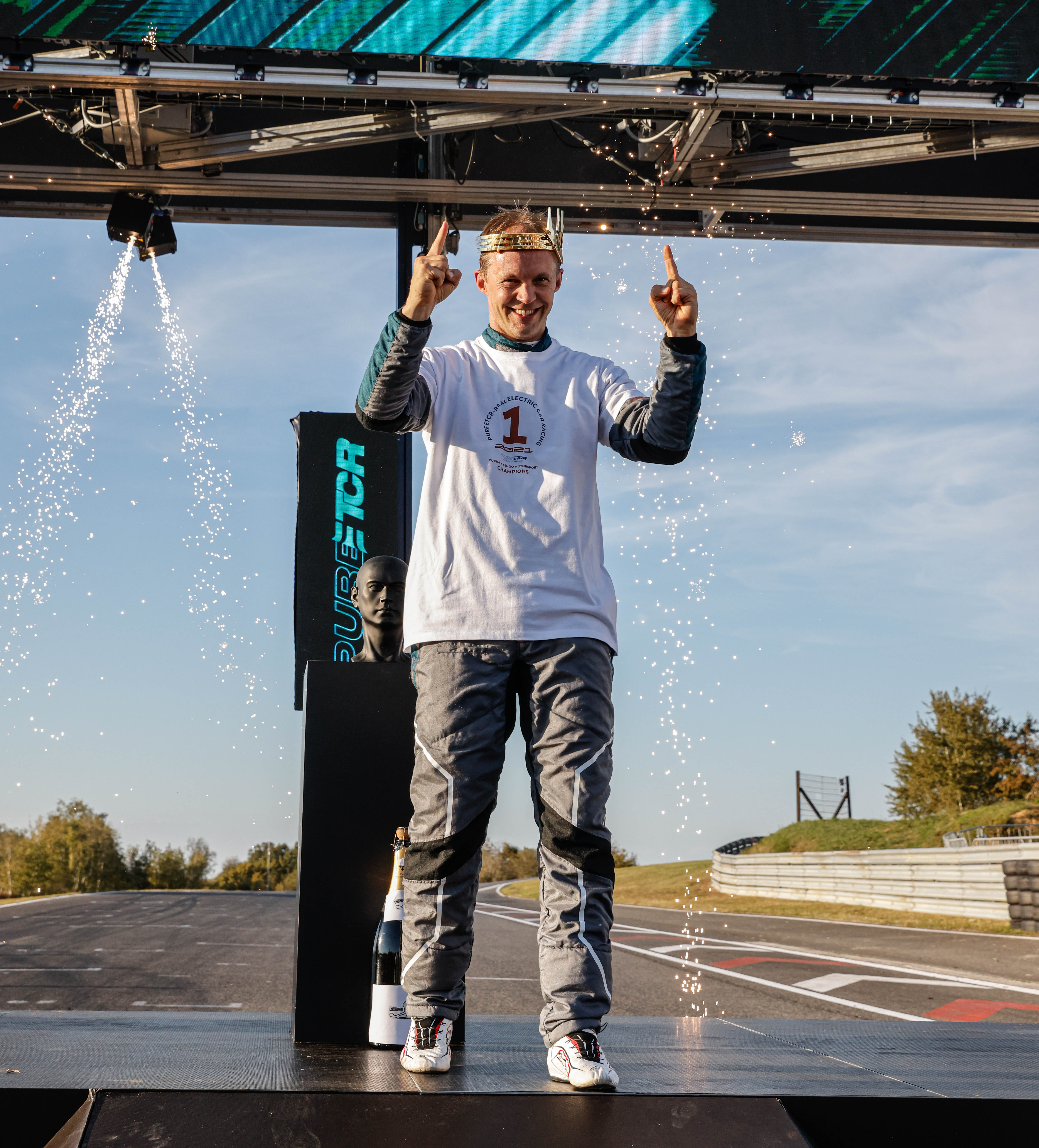 CUPRA-and-Mattias-Ekstrom-race-to-victory